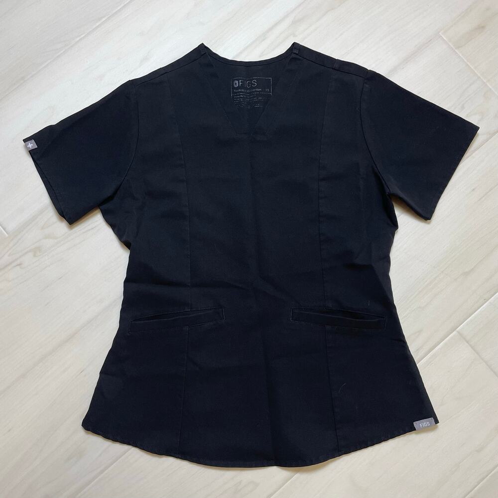 FIGS Fitted Slim Fit Scrub Top